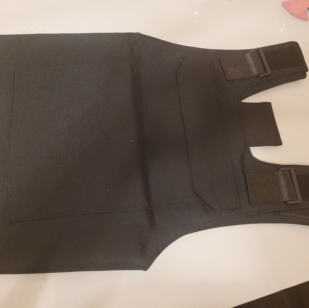 Vest - Picture 6 of 6